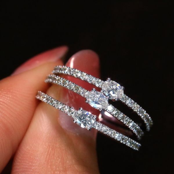 橢圓形鑽石戒指