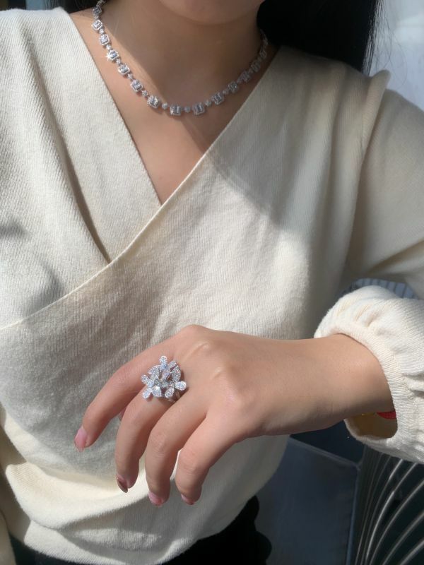 蝴蝶錦簇中戒指