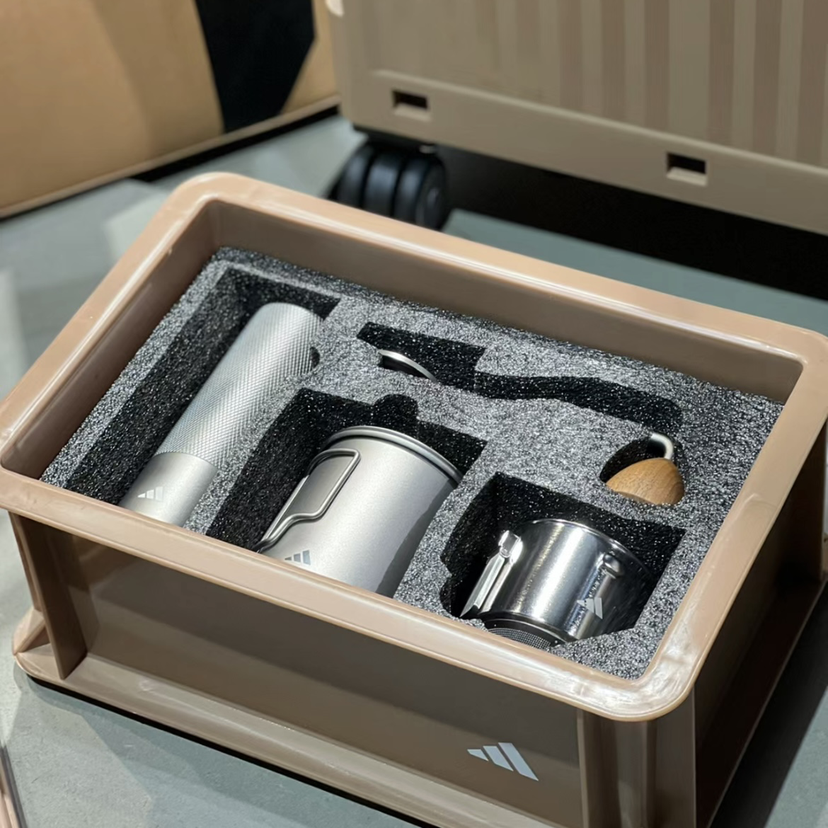 <國外限定> Adidas 手搖研磨咖啡豆機套裝禮盒組