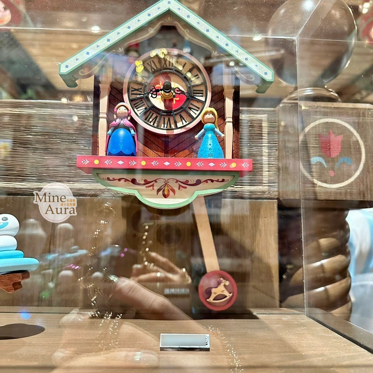 World of Frozen 限定 艾莎 Elsa 安娜Anna 木屋擺鐘 造型 擺飾品 冰雪奇緣 Frozen -香港迪士尼樂園