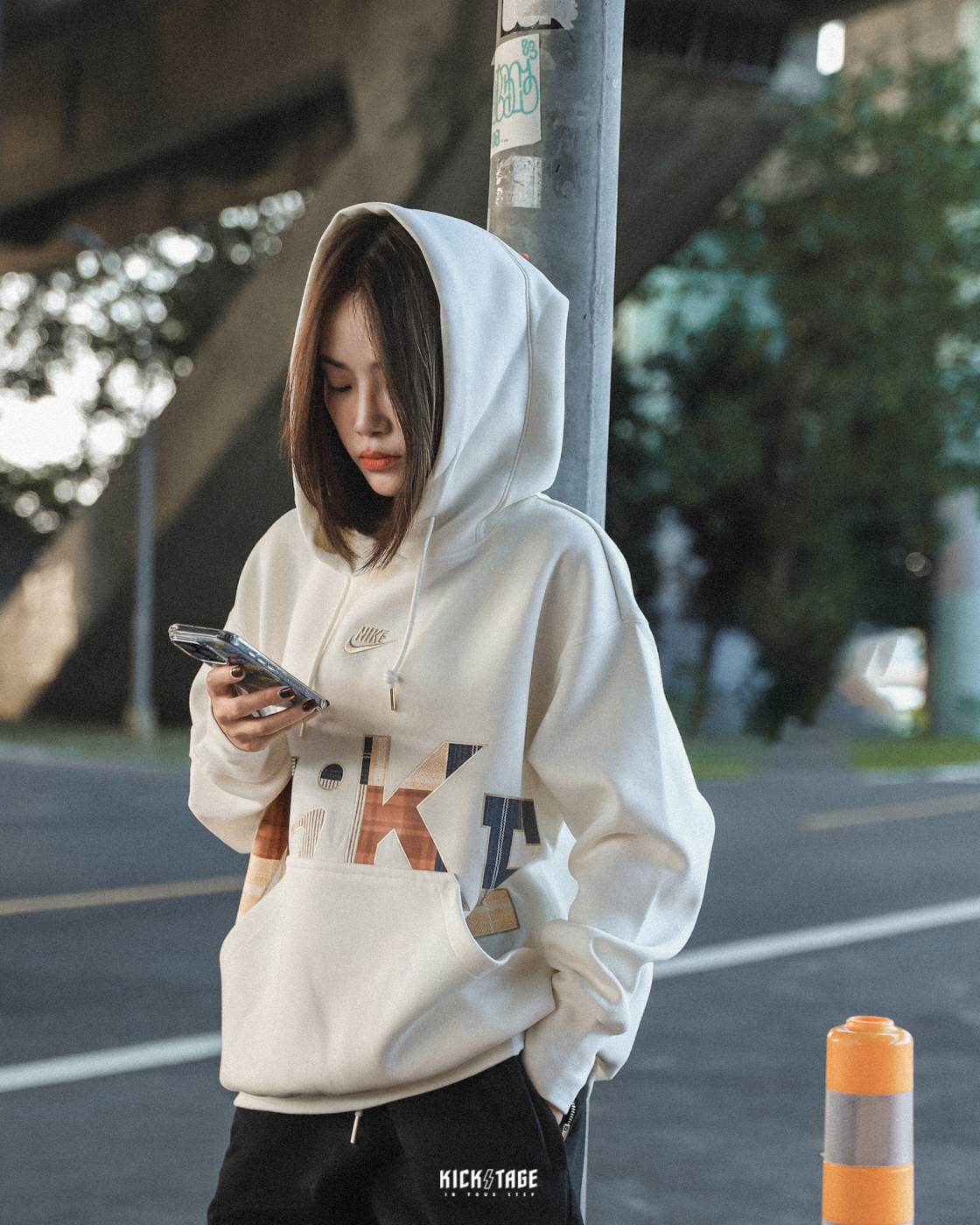 *特價商品售出不退換*女款 NIKE NSW HOODIE 棕色 白色 拼接字樣 格紋 休閒 寬鬆 長袖 帽T【FV3977】