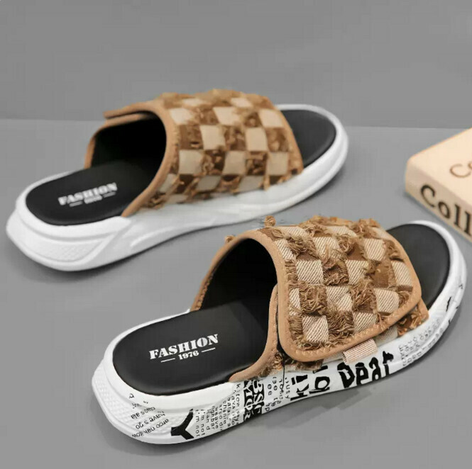 Cool slippers in casual fashion