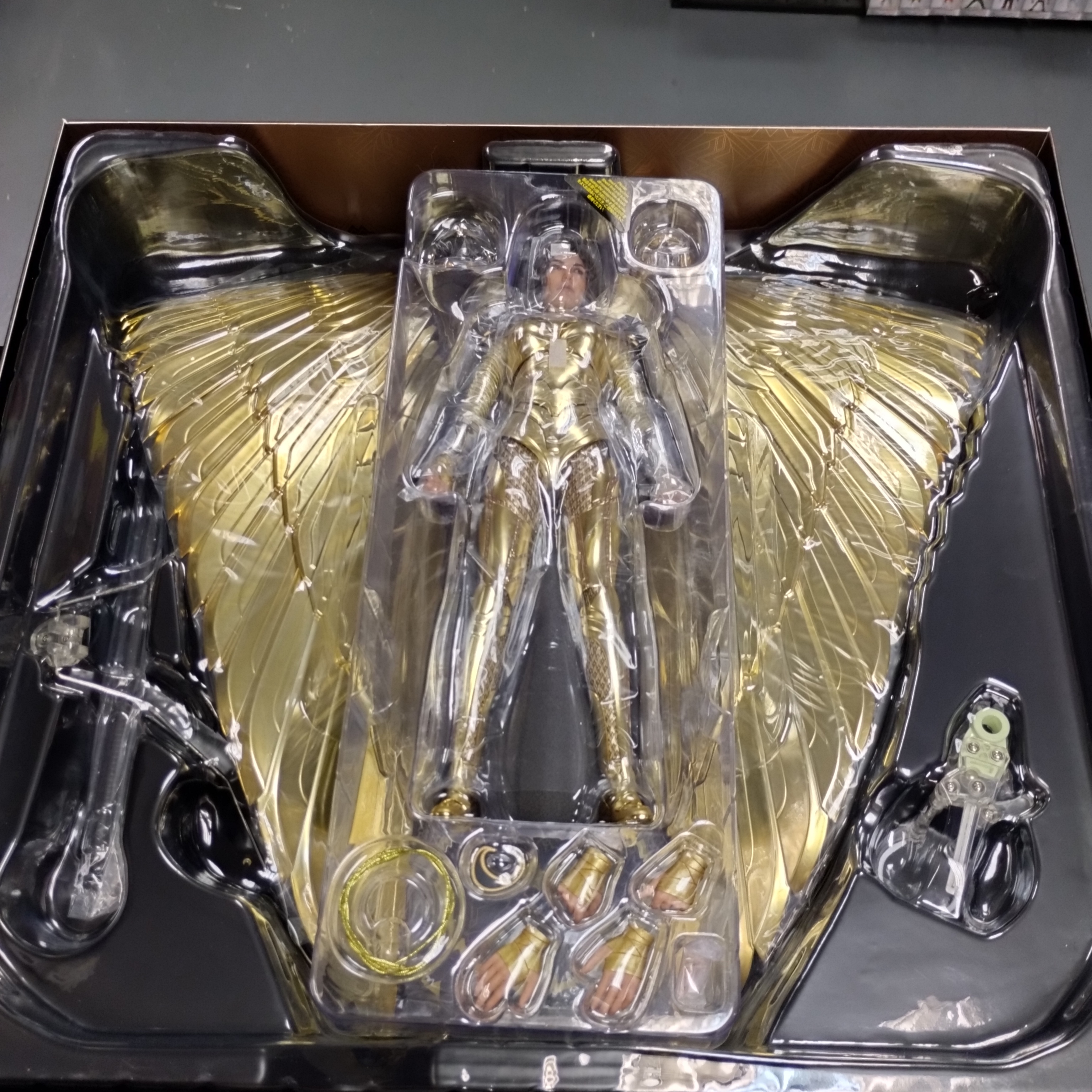 寄賣-其它 GOLDEN ARMOR WONDER WOMAN