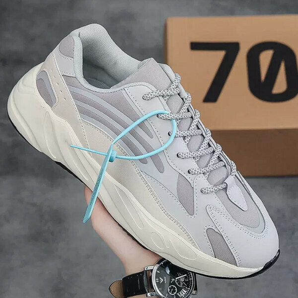 Sports and casual shoes (fashionable models
