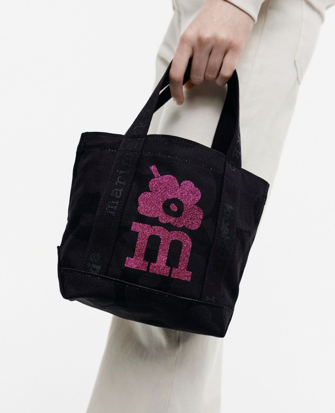 Carrier Mini Unikko | 黑色桃紅閃閃花手挽tote