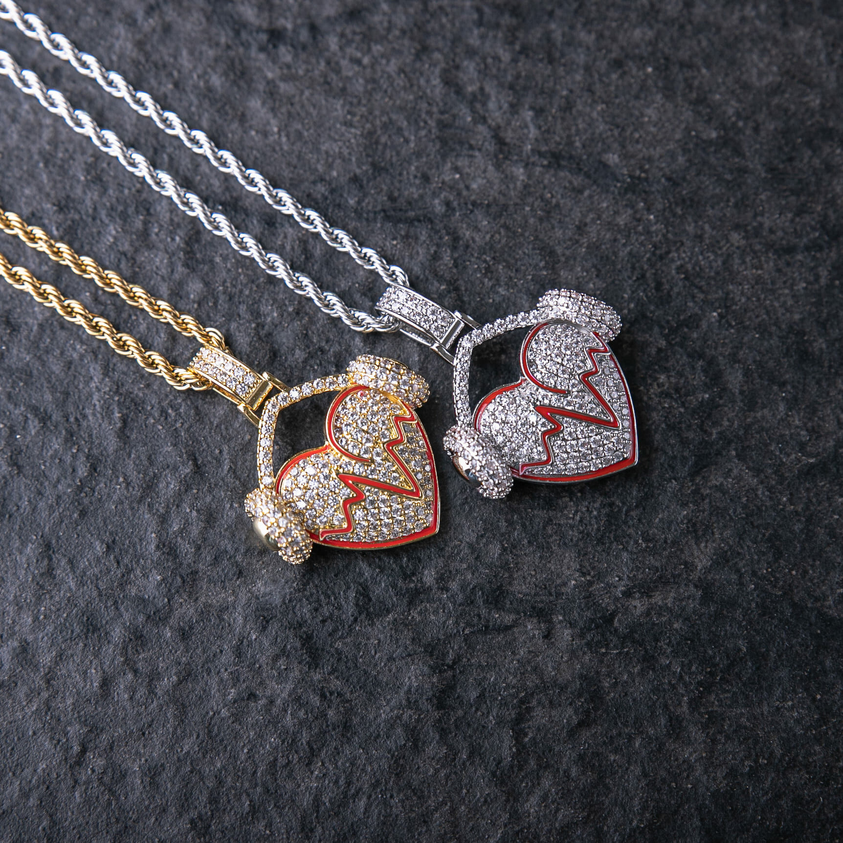 滿鑲珐瑯心跳愛心造型墜飾