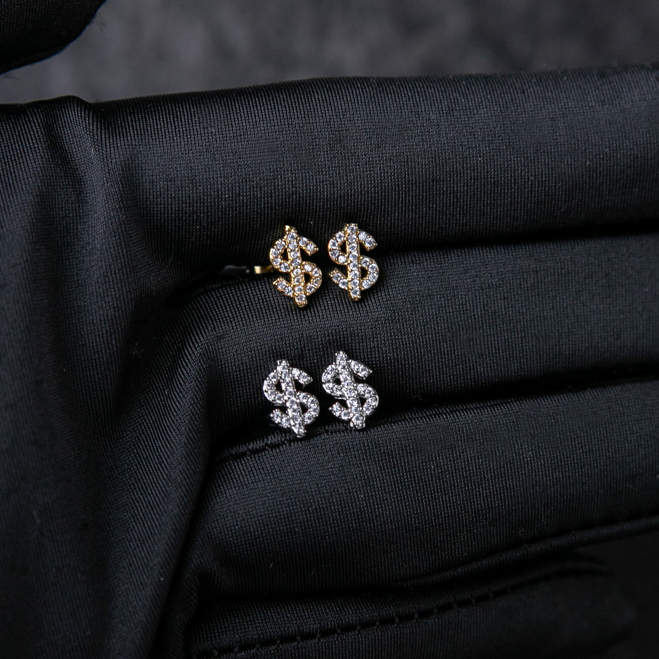 滿鑲錢幣符號耳釘