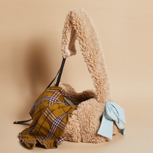 Louisdog HUGGY 羔羊絨Sling Bag
