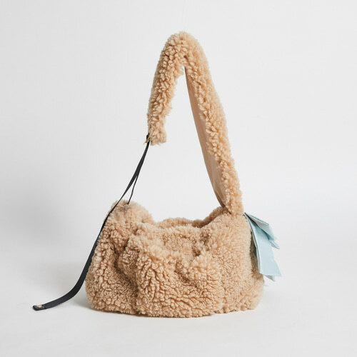 Louisdog HUGGY 羔羊絨Sling Bag