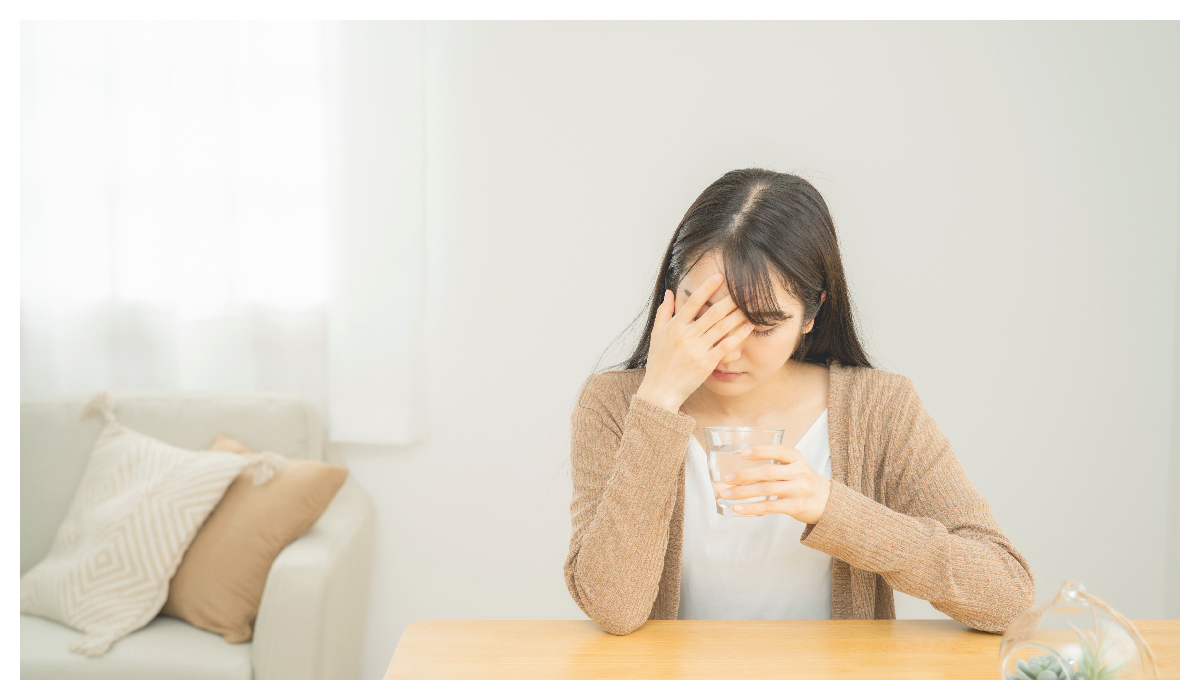 一位頭痛的女生