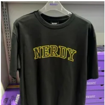 [S] NERDY ARCH LOGO S/S T-SHIRT,BLACK, PNEU23KG120106 (SN334)