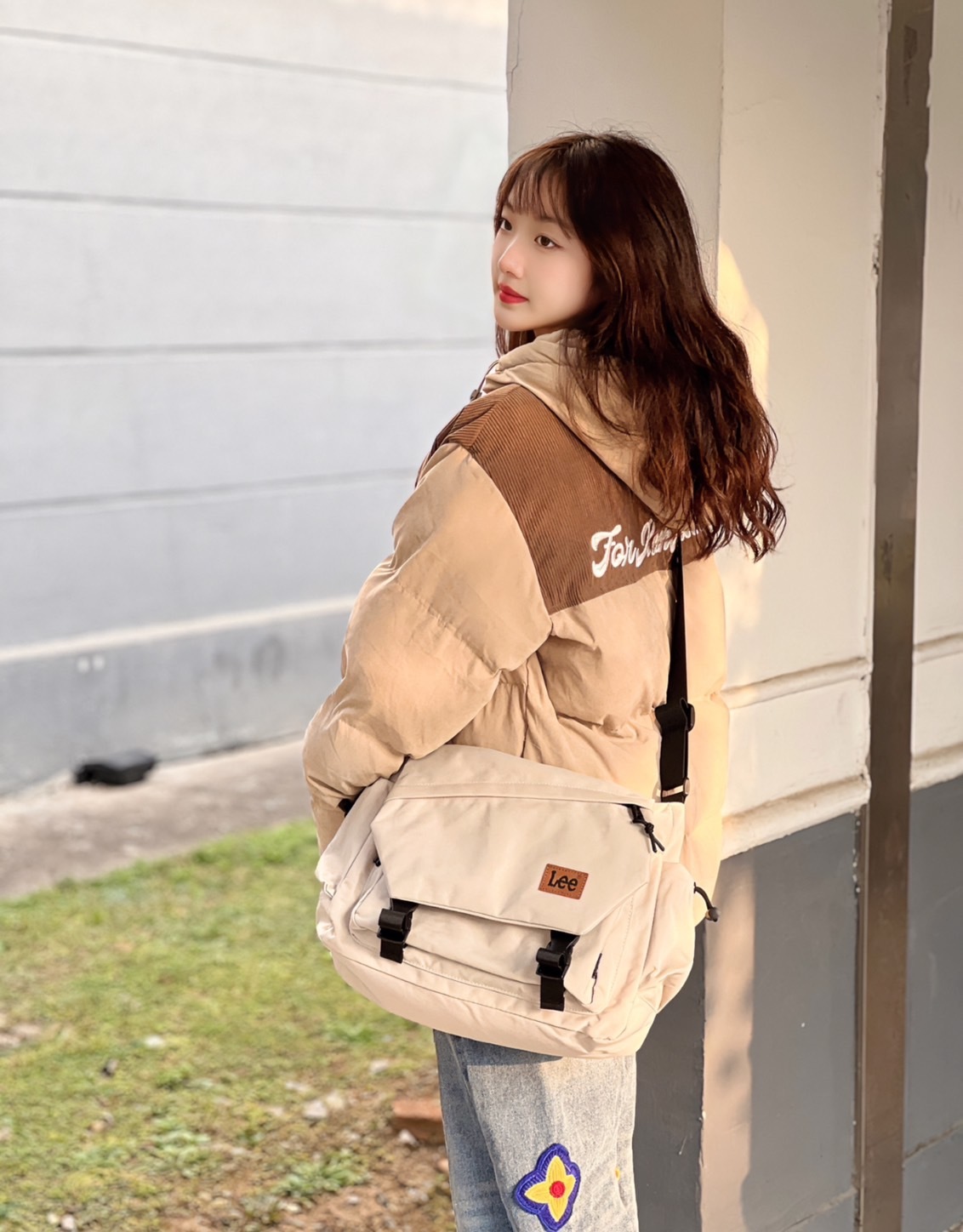 #現貨 LEE 小字logo郵差包 斜跨包