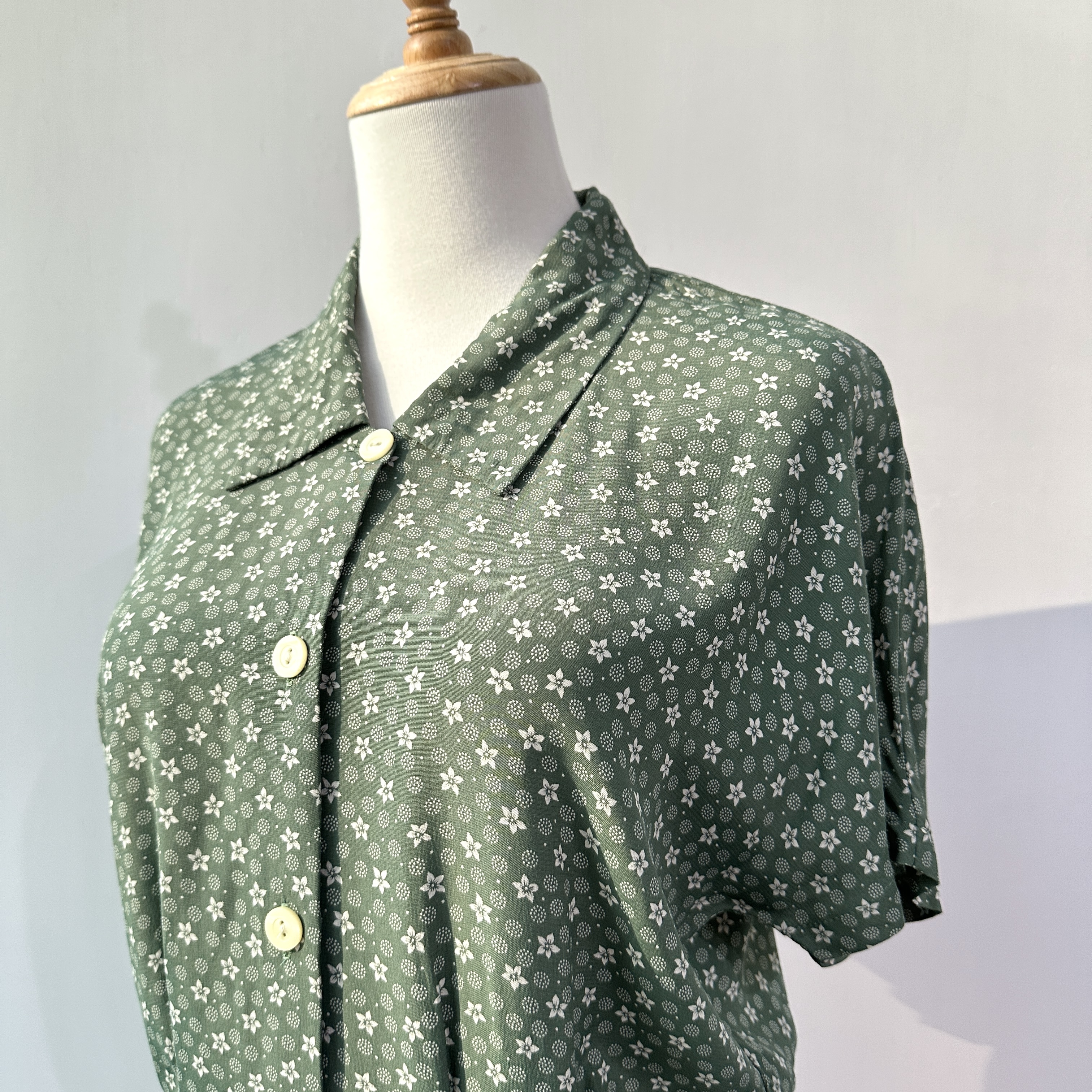 英國製 Laura Ashley 草綠色碎花修腰短袖上衣