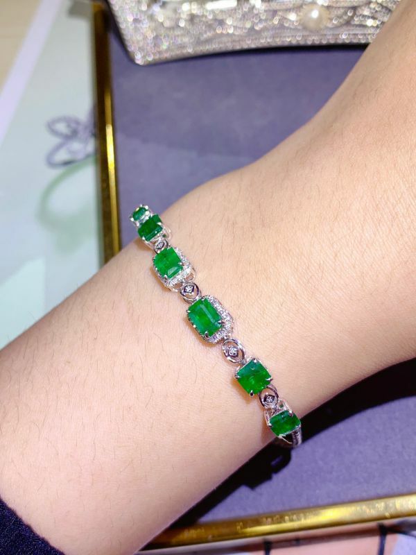 18k 辣色推薦vivid green 天然金祖母綠手鏈