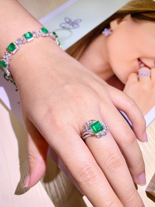 18k 天然金vivid green 祖母綠手鏈