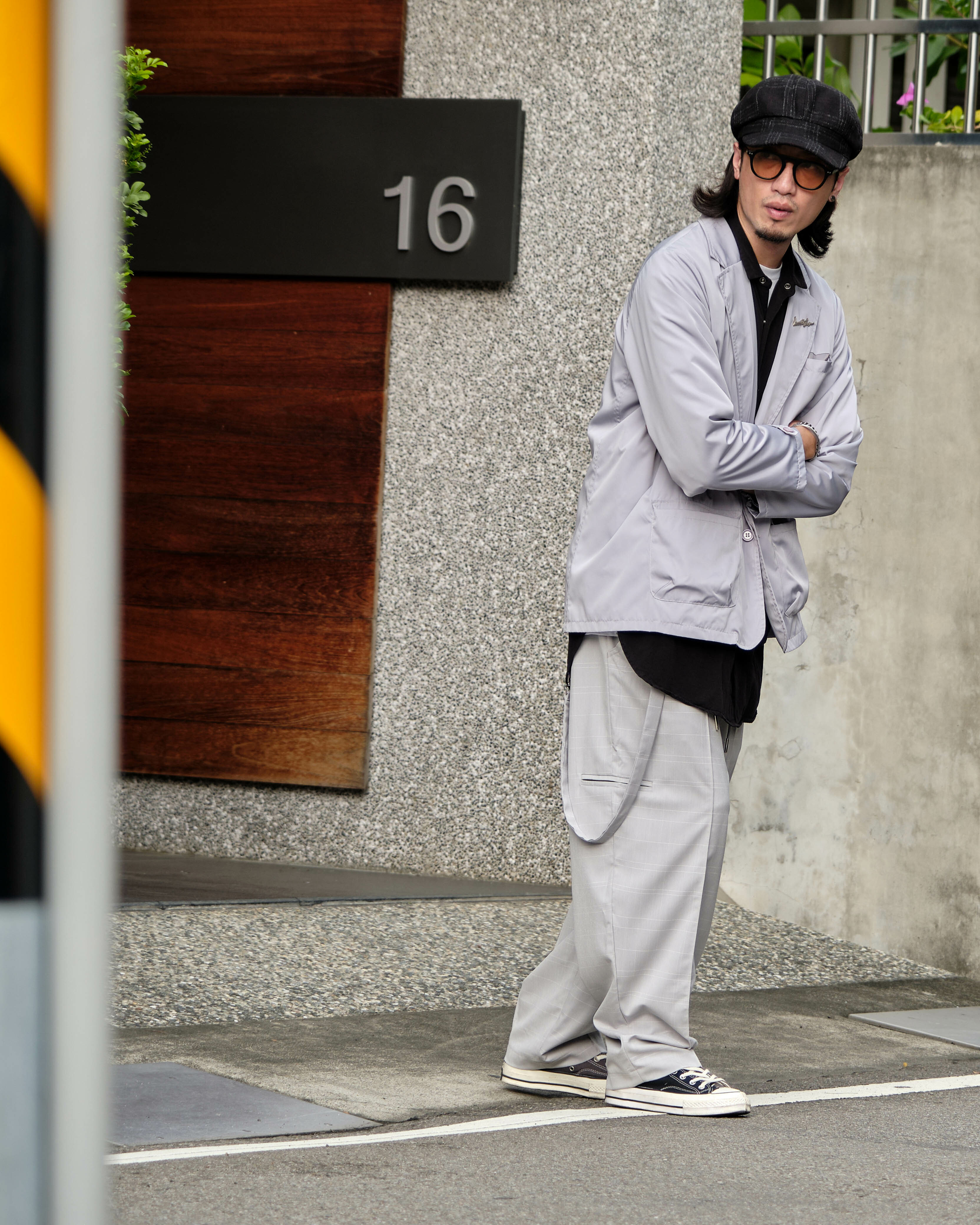 chusedesign-2023-autumn-winter-check-tapered-pants-gray-style