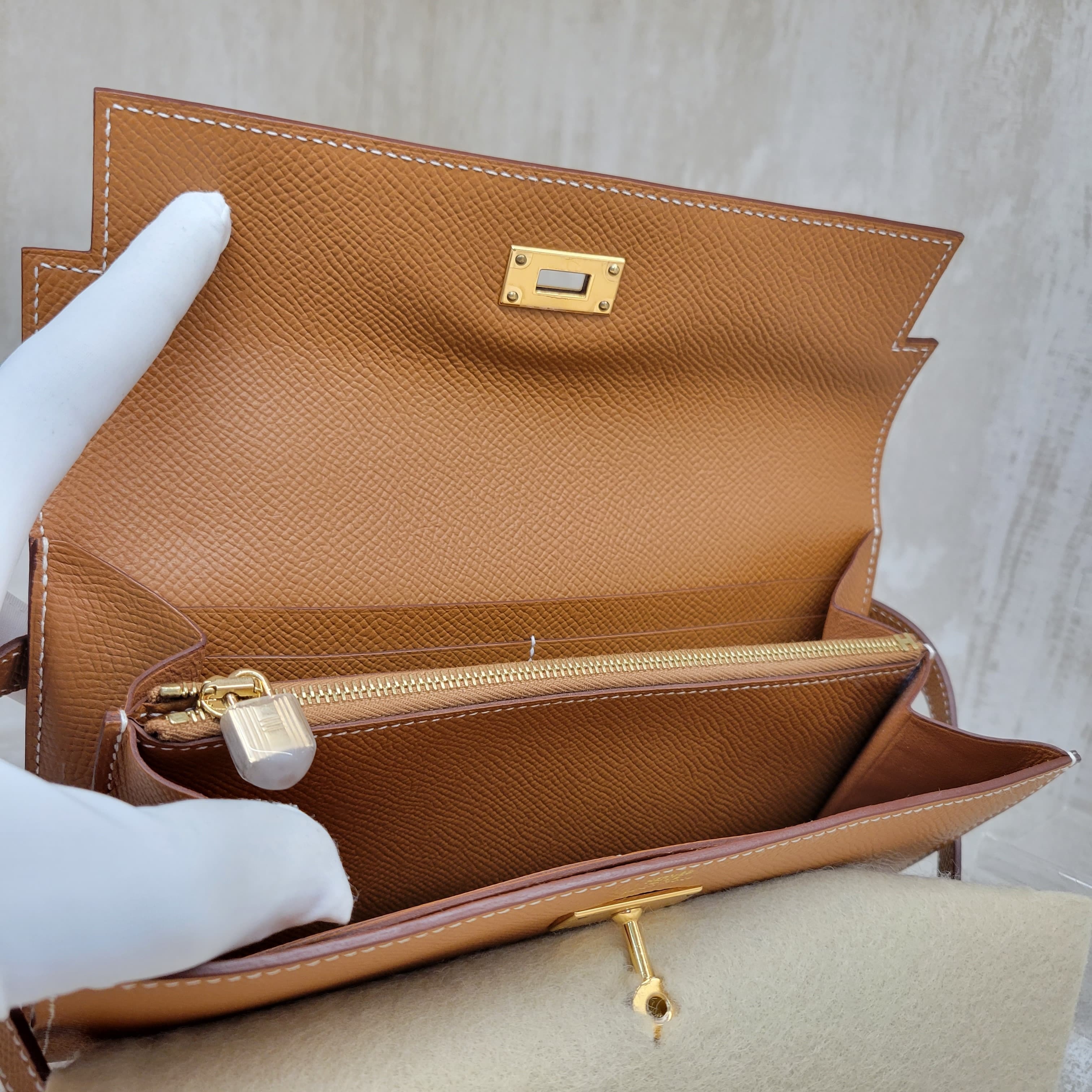 99%NEW/unused Hermes Kelly long wallet gold cc 長銀包金棕色金扣