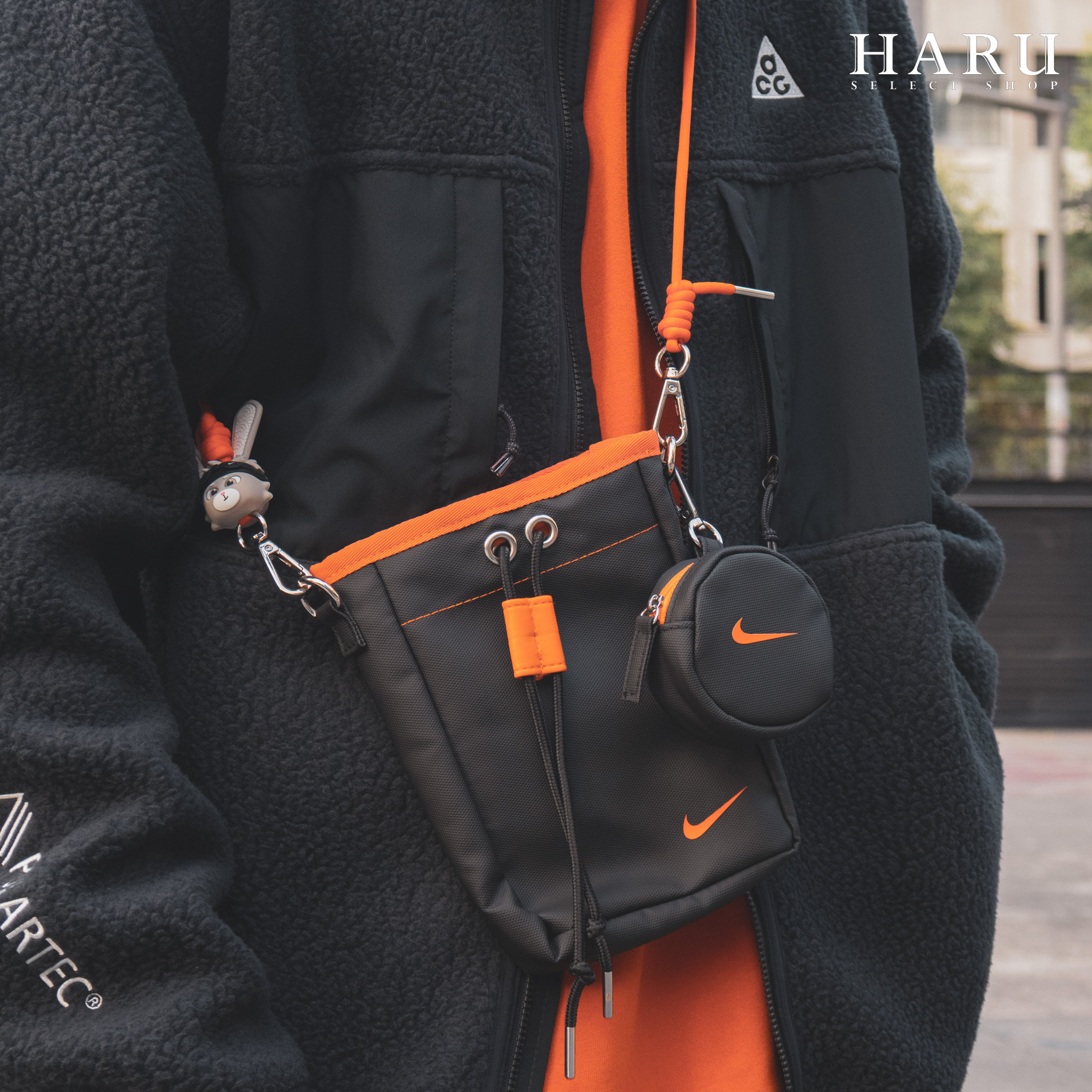 國外限定 NIKE官網會員限定 兔年 NIKE隨身包套裝 小包 附零錢掛包 側背包