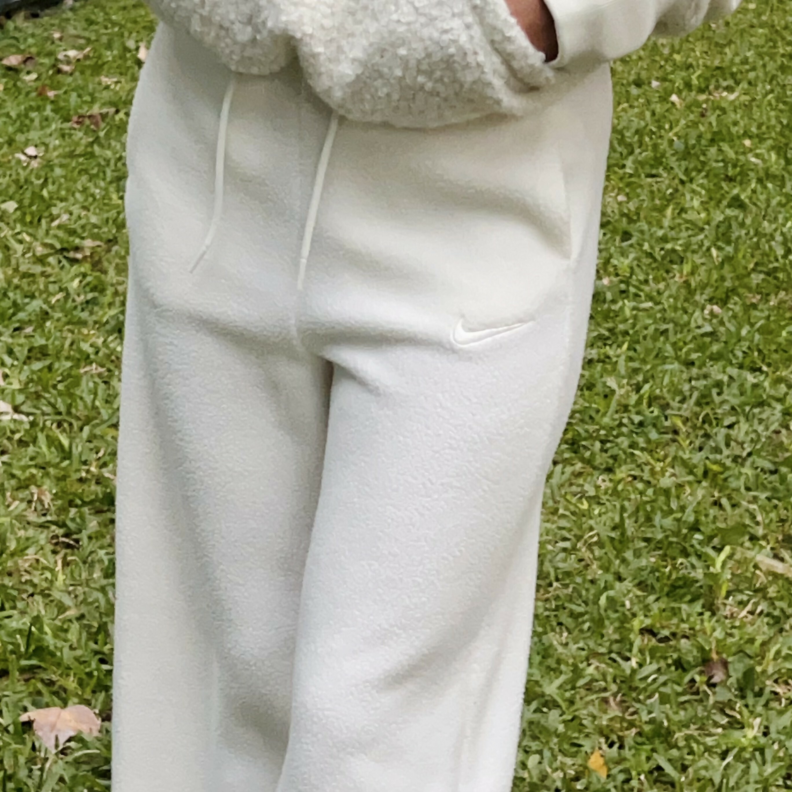 <線上SALE❤️‍🔥> NIKE 毛絨絨 長寬褲 白 女款