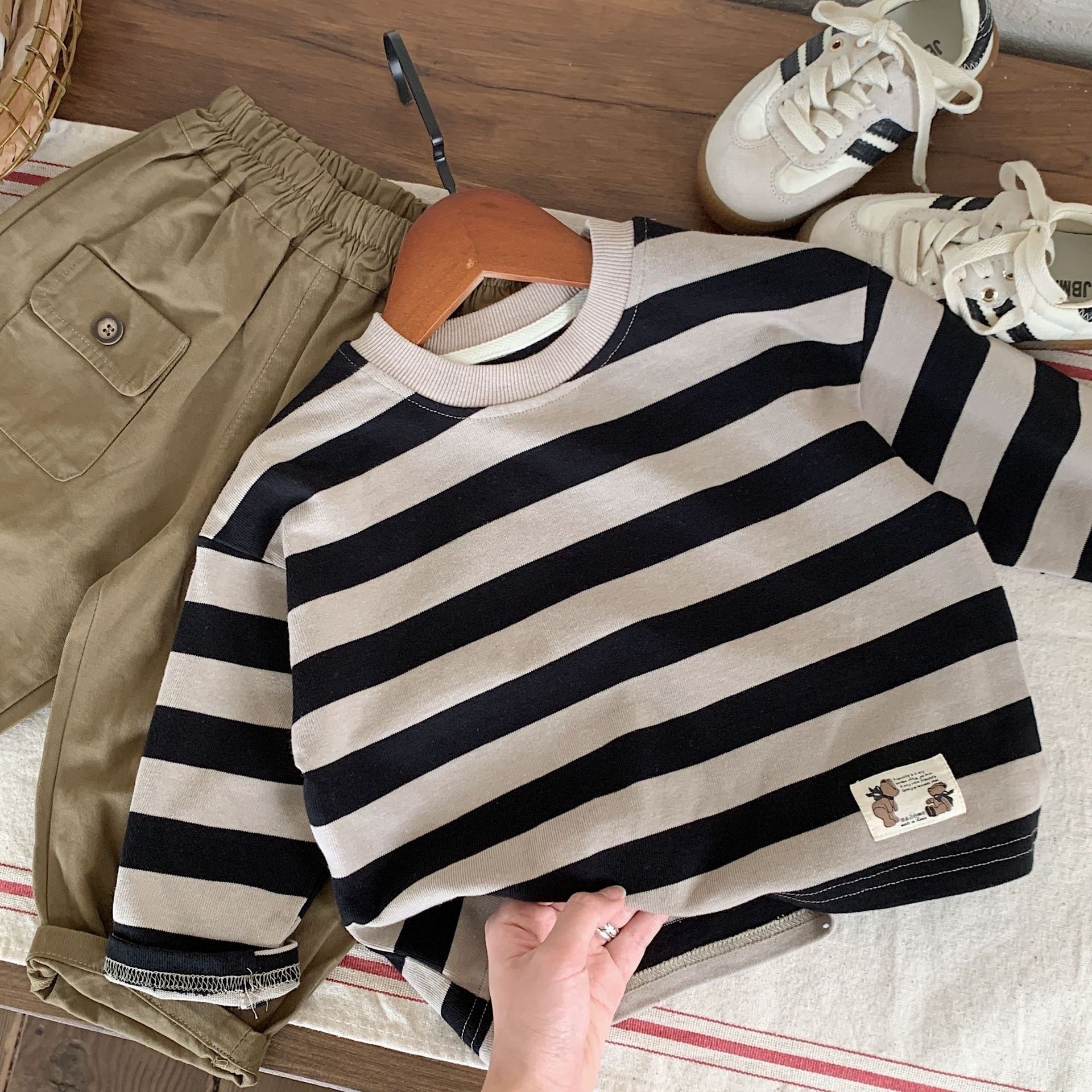 小熊布標條紋上衣