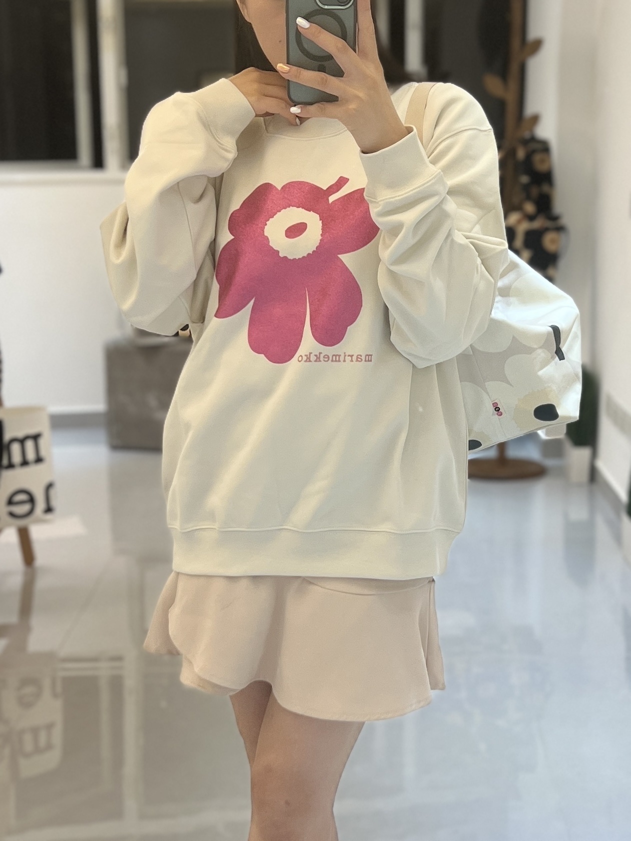 代購現貨 ｜ 白底圓領粉紅閃閃花衛衣