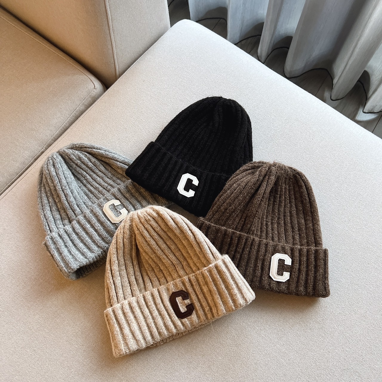 C字刺繡反摺毛帽/五色