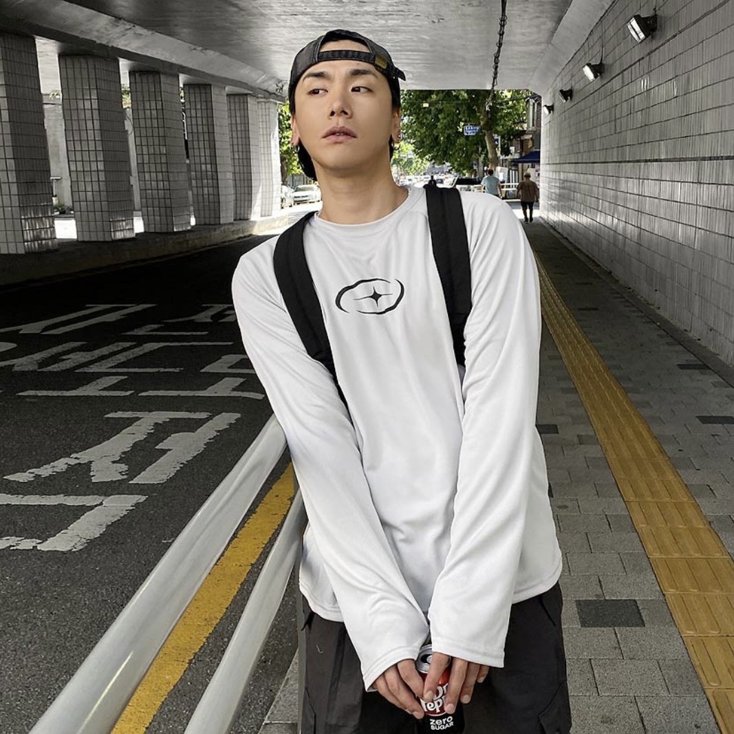 HOLYINCODE 十字星印花 排汗透氣材質 忍者袖 薄長袖 內搭 （2 COLOR）