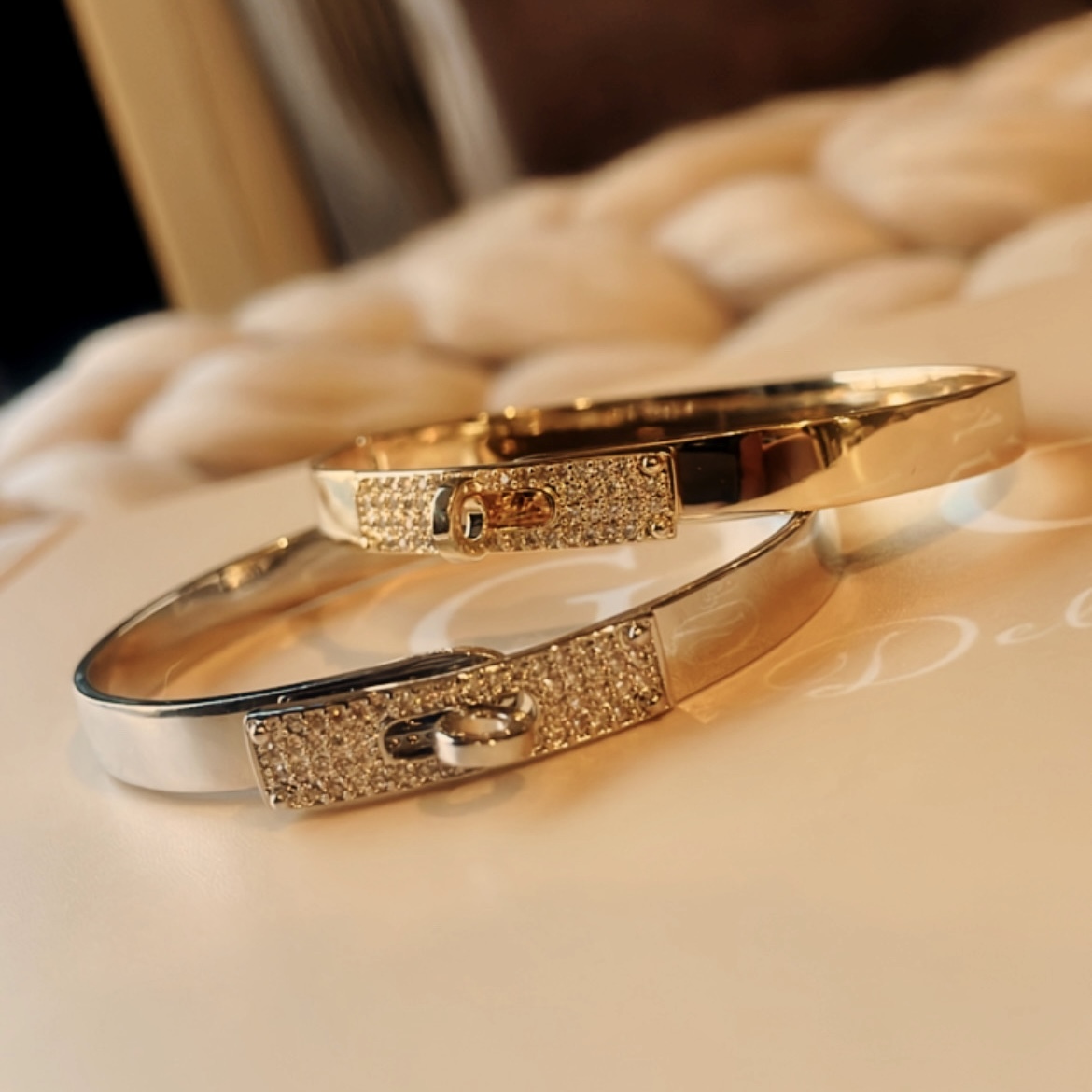 H Kelly半鑽低奢翻玩手鐲