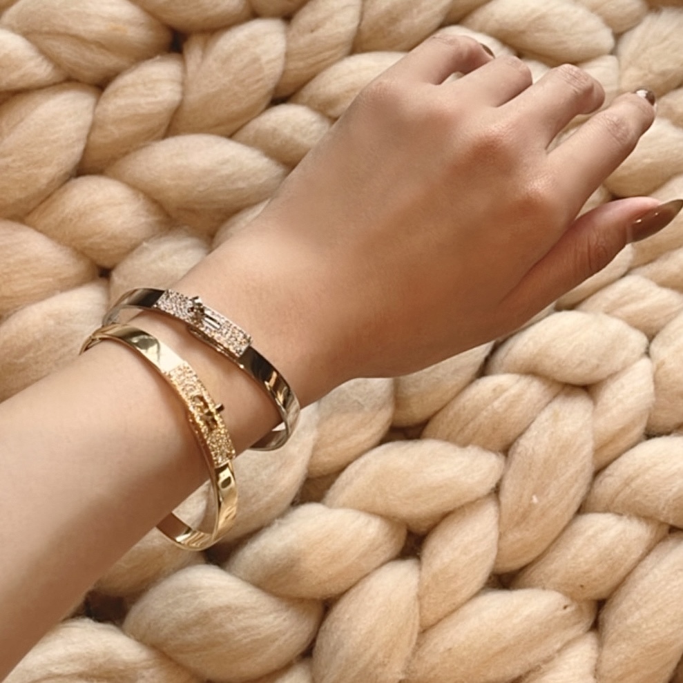 H Kelly半鑽低奢翻玩手鐲