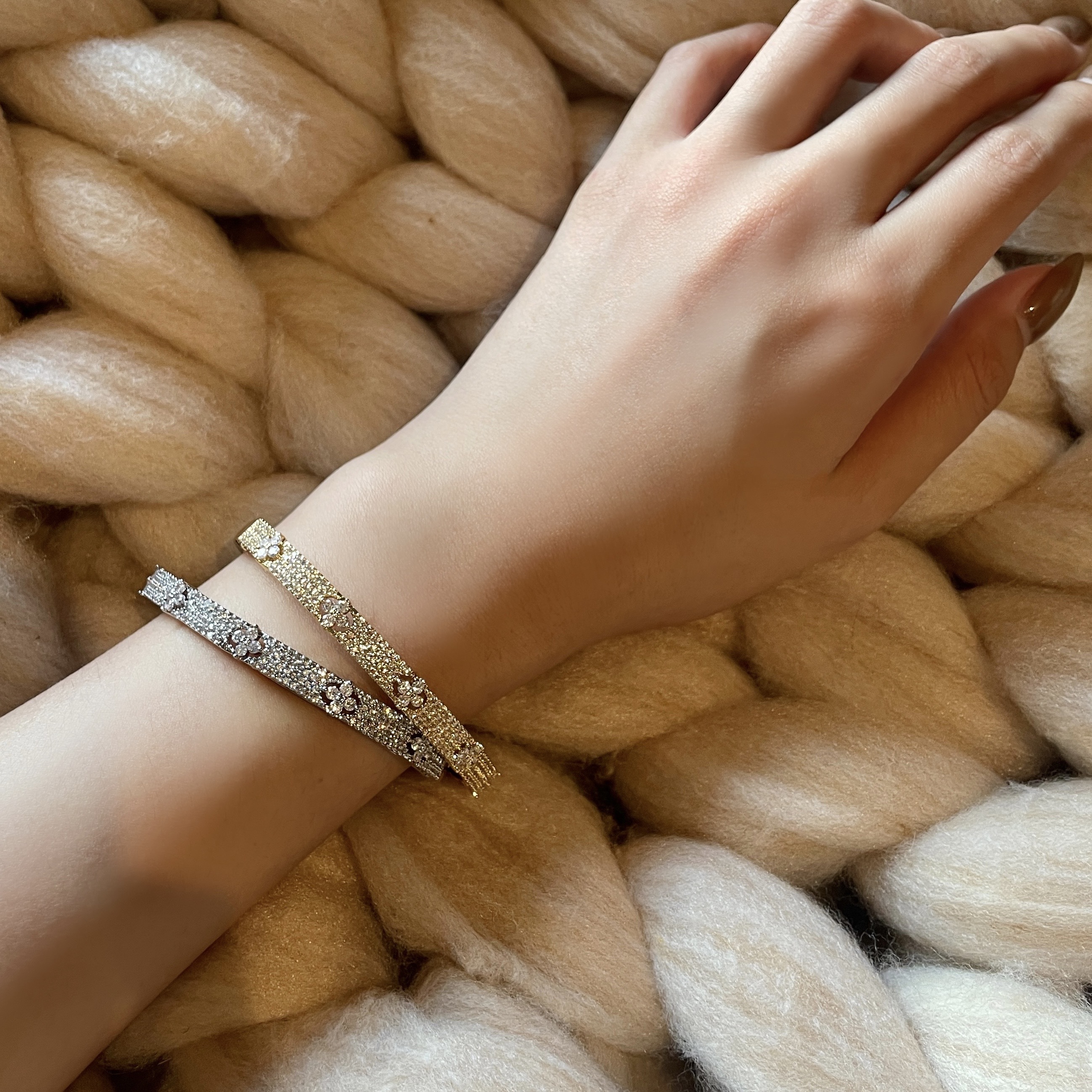 vca 四葉草高奢滿鑽翻玩手鐲