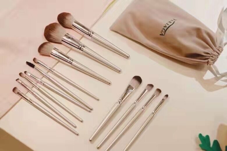 全城熱賣 - 泰國VEEJAGA化妝刷14件套(銀色)新品極減