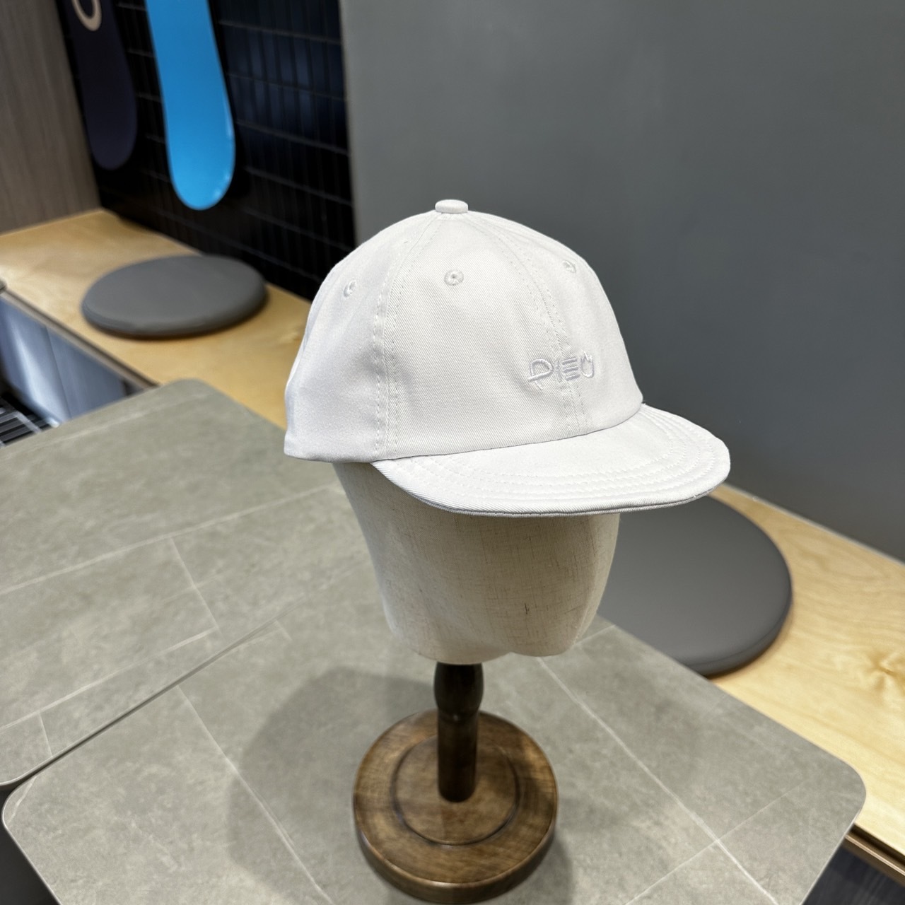 Piew Piew 老帽 - 白