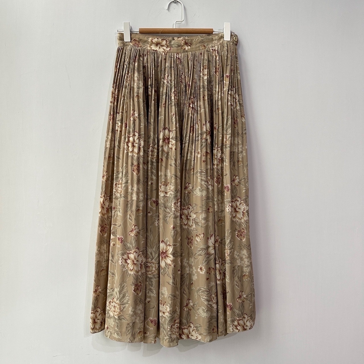 溫柔感淺卡其色花花百摺裙