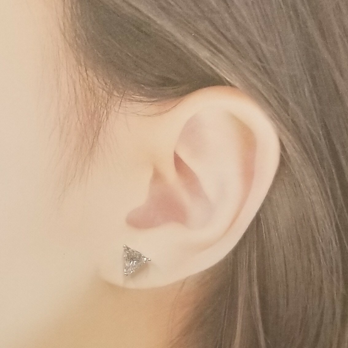 全新18K白金【主石88份三角鑽石】單耳環