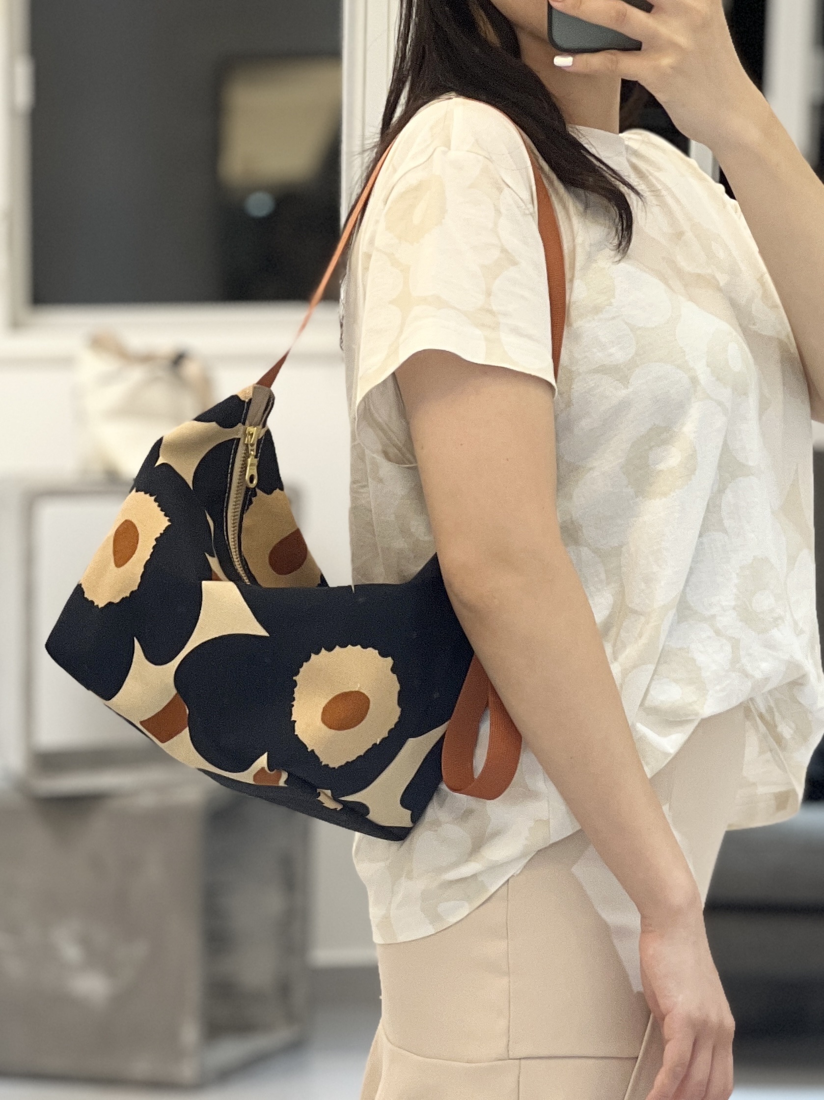 Em’s essential shoulder bag | marimekko canvas fabric | Milk Tea x Navy