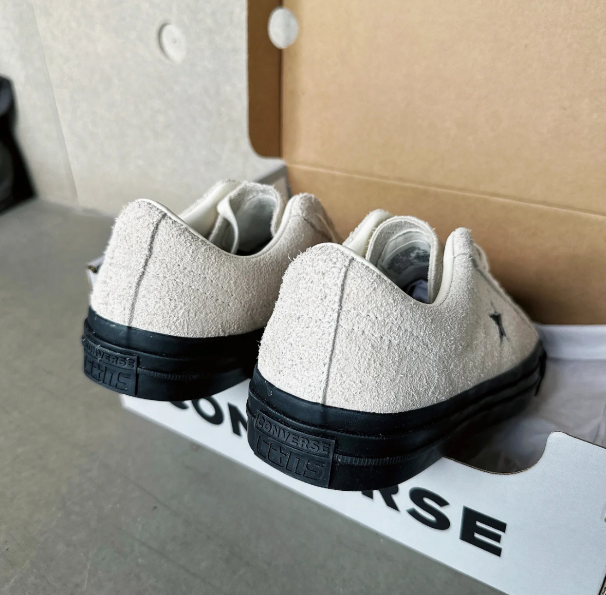 <任兩雙現折211> CONVERSE ONE STAR PRO 低筒 麂皮 米白黑 杏色焦糖（A04609C)