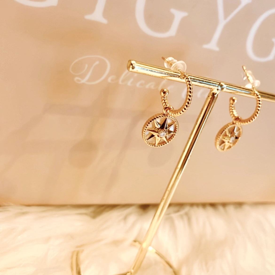 羅盤八芒星 鑽金白貝小墜