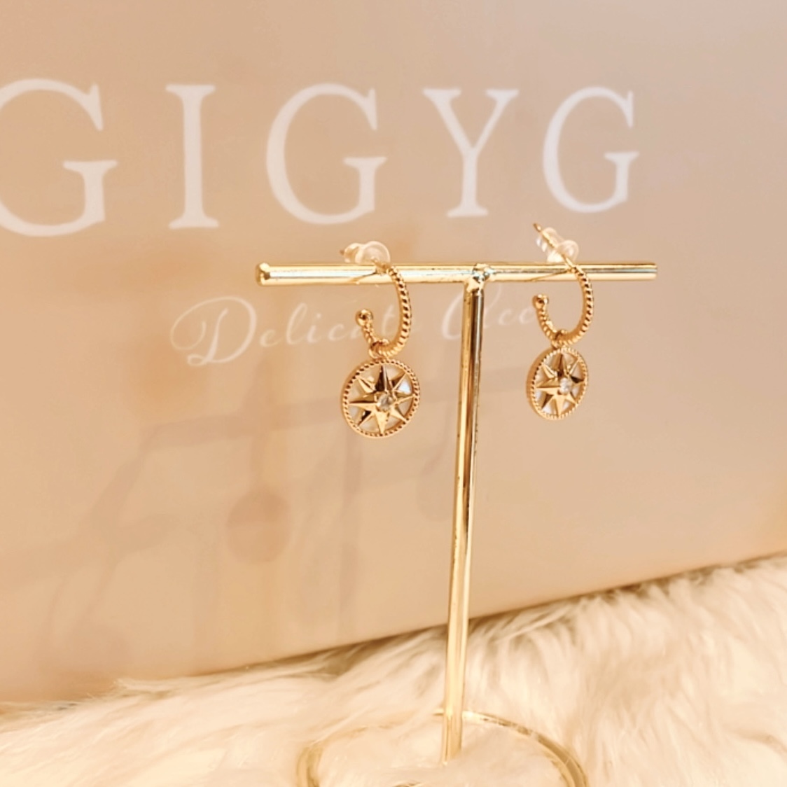 羅盤八芒星 鑽金白貝小墜