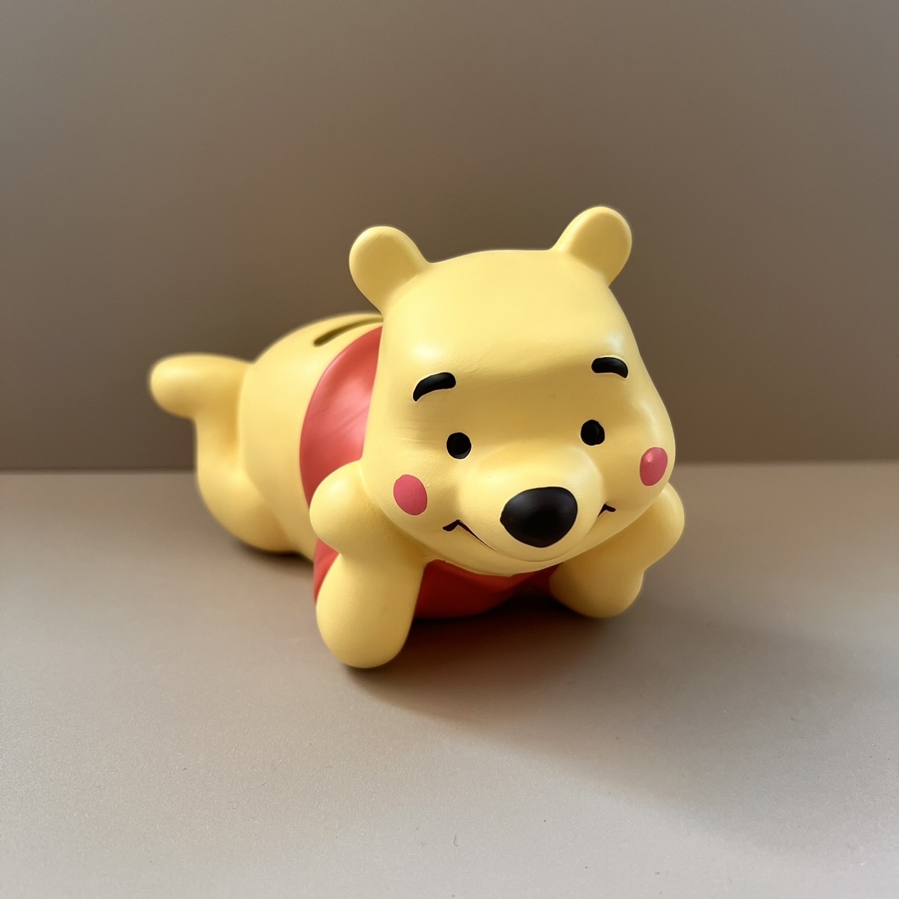 【現貨】迪士尼 小熊維尼趴姿造型存錢筒