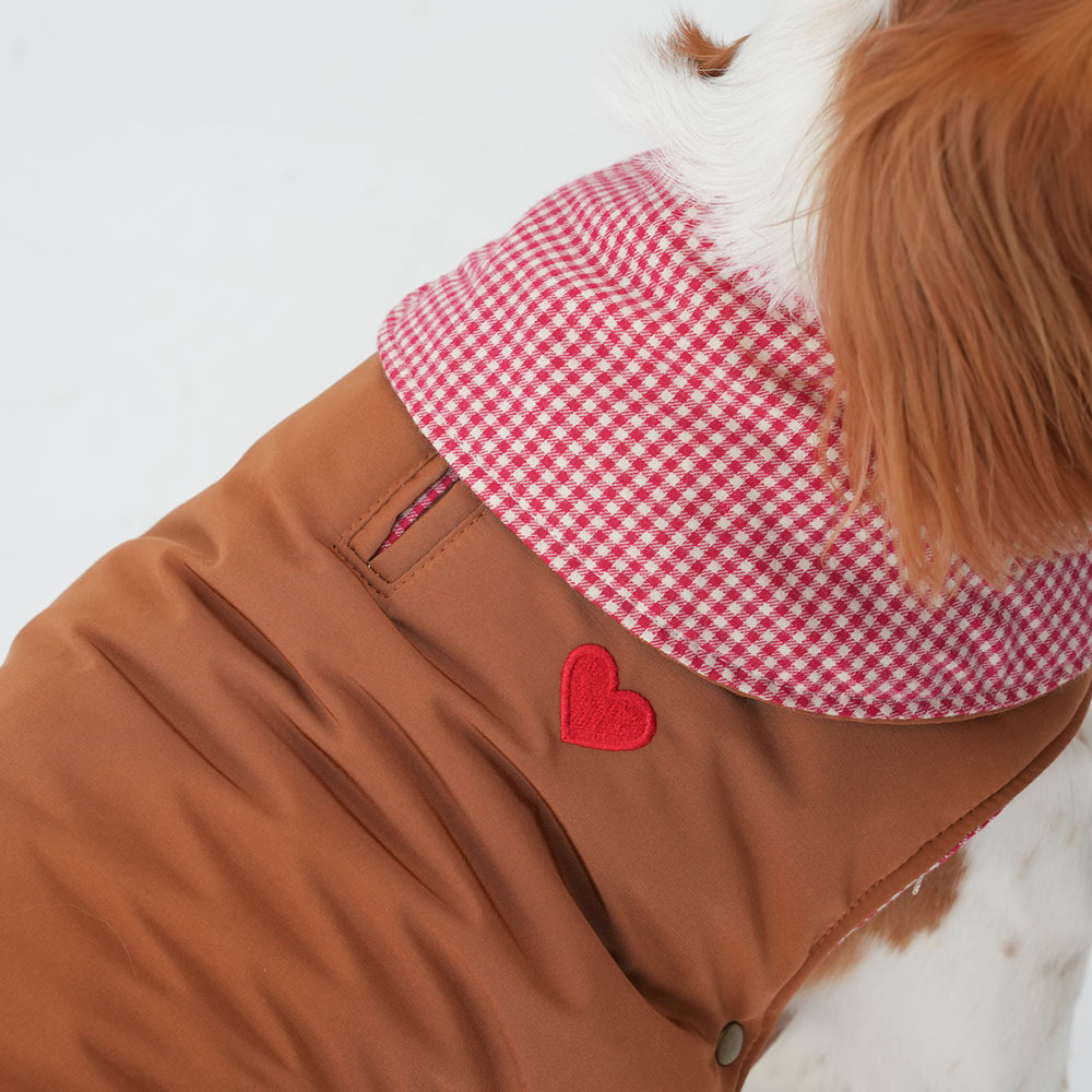 puppygallery｜棋盤格愛心刺繡背心 (洪棕)