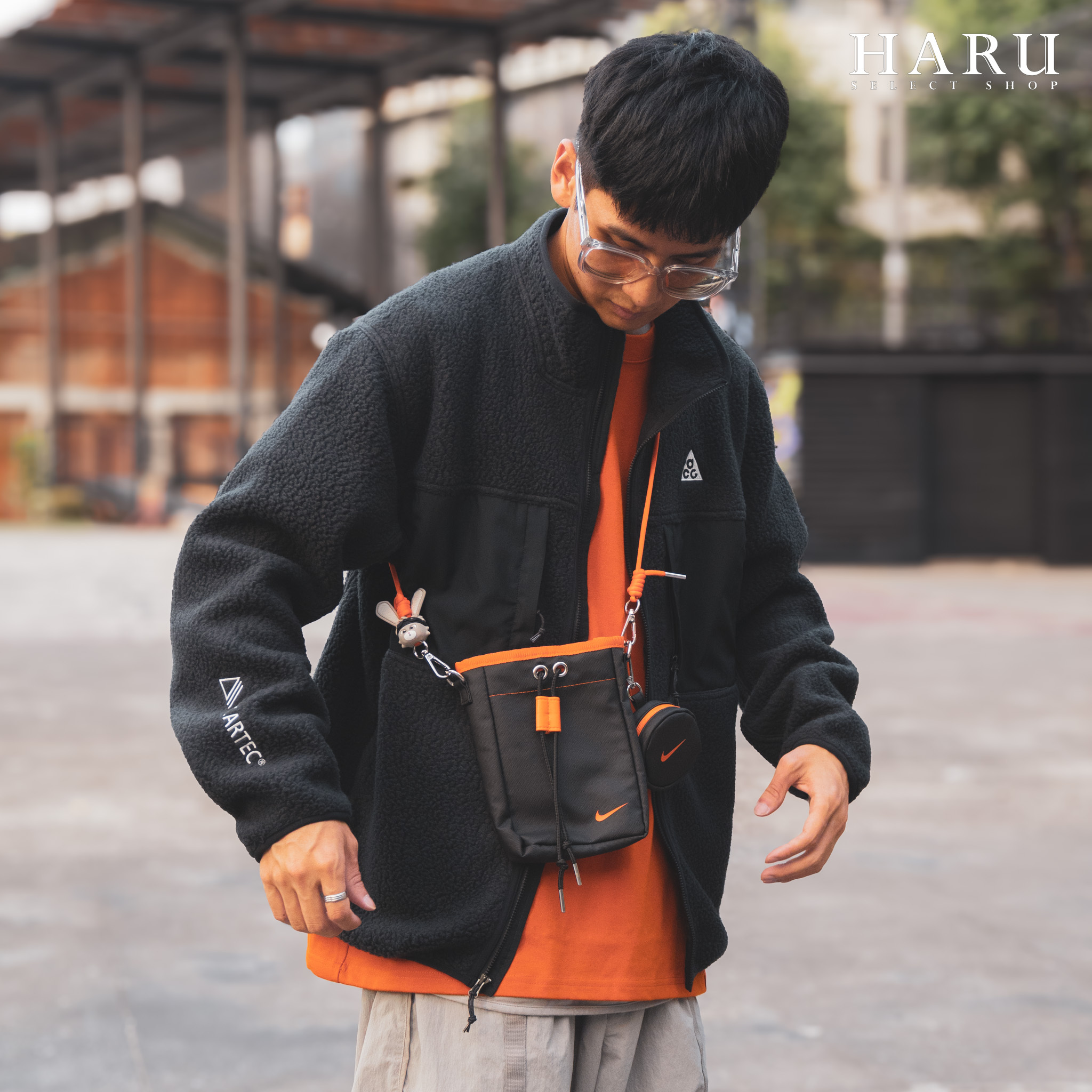 國外限定 NIKE官網會員限定 兔年 NIKE隨身包套裝 小包 附零錢掛包 側背包