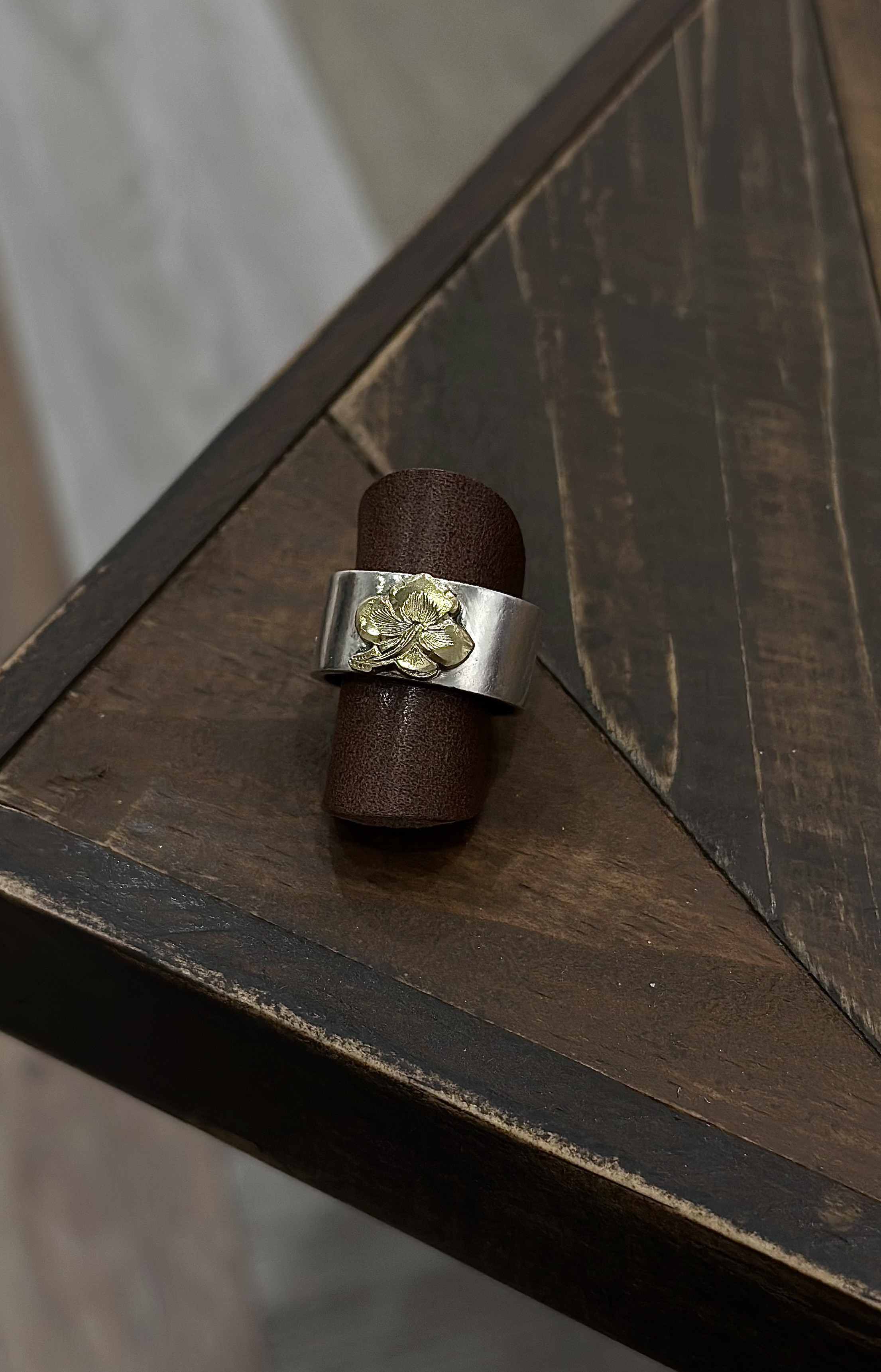 鳴島翔 K18 雕刻戒指（芙蓉）