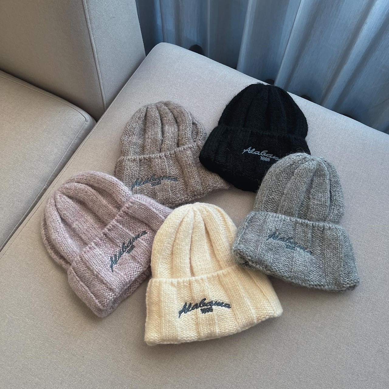 草寫字母刺繡坑紋毛帽/五色