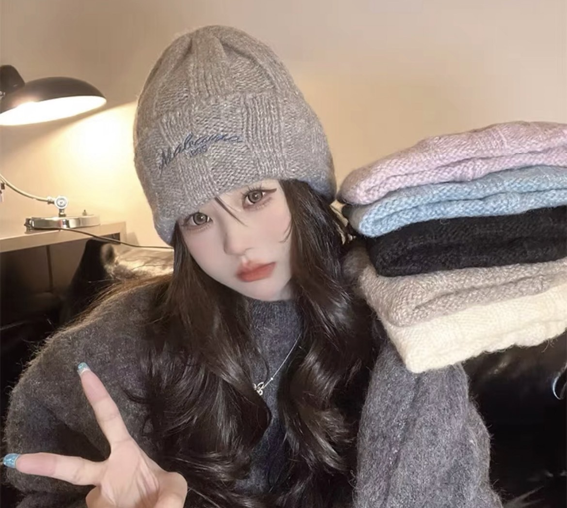 草寫字母刺繡坑紋毛帽/五色