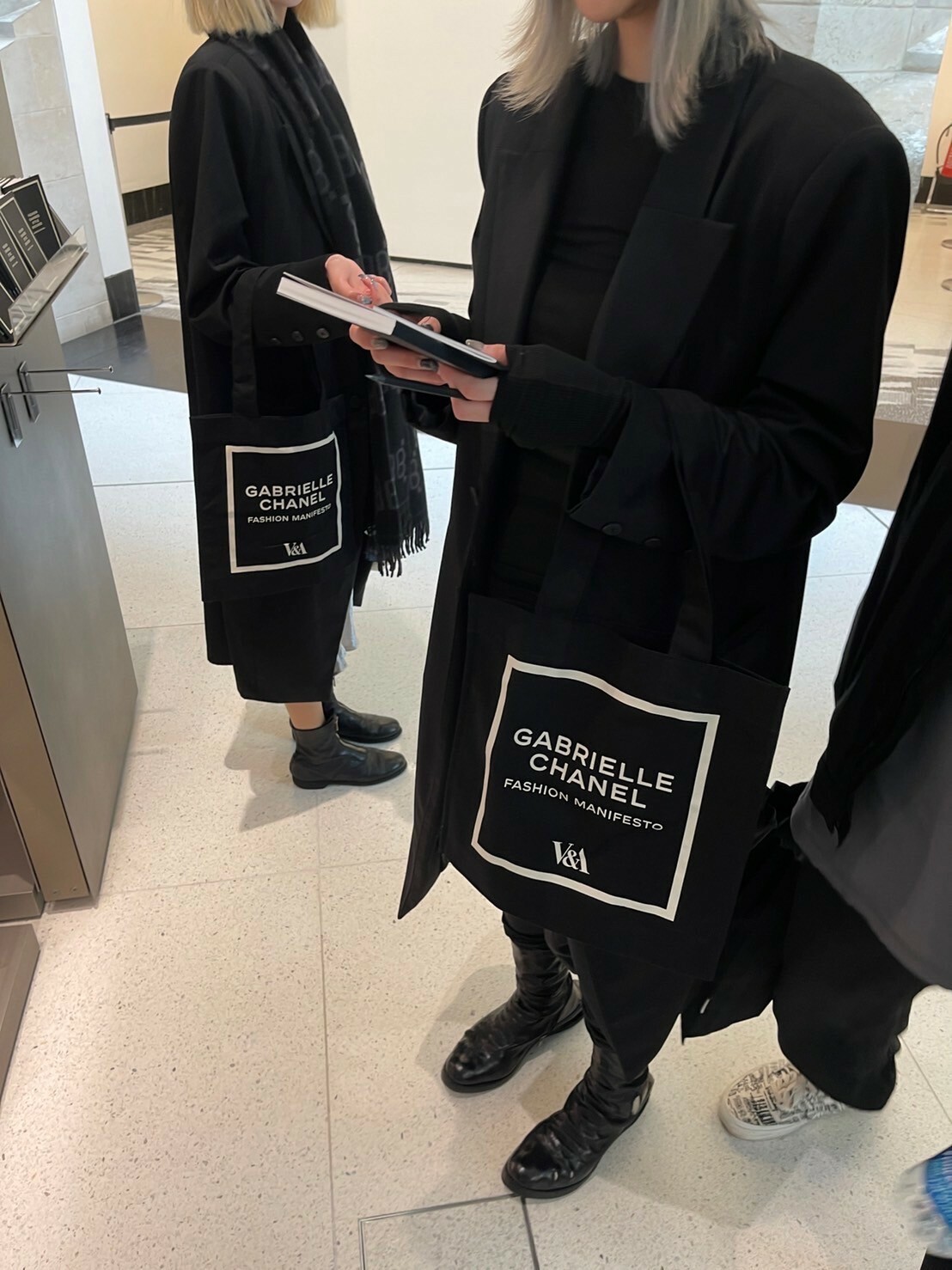 CHANEL x V&A MUSEUM  英國美術館展場限定 帆布托特包 小香