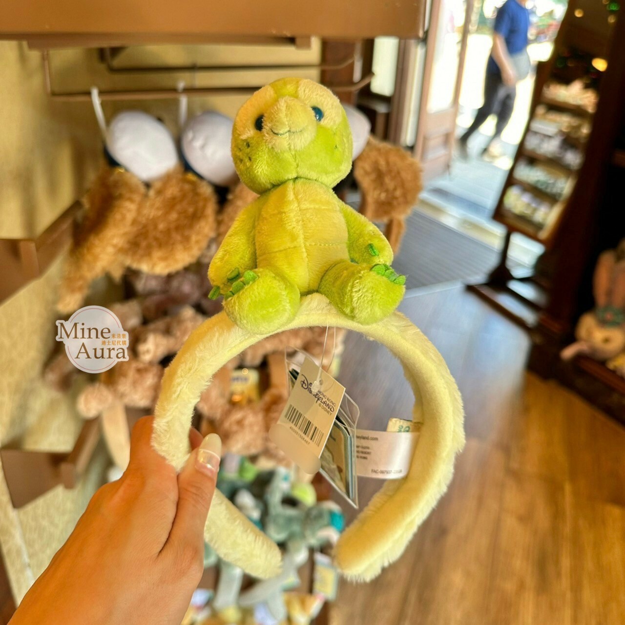 奧樂米拉 海龜 OluMel 絨毛 坐姿 造型 可擺姿勢設計 髮圈 髮箍 -香港迪士尼樂園