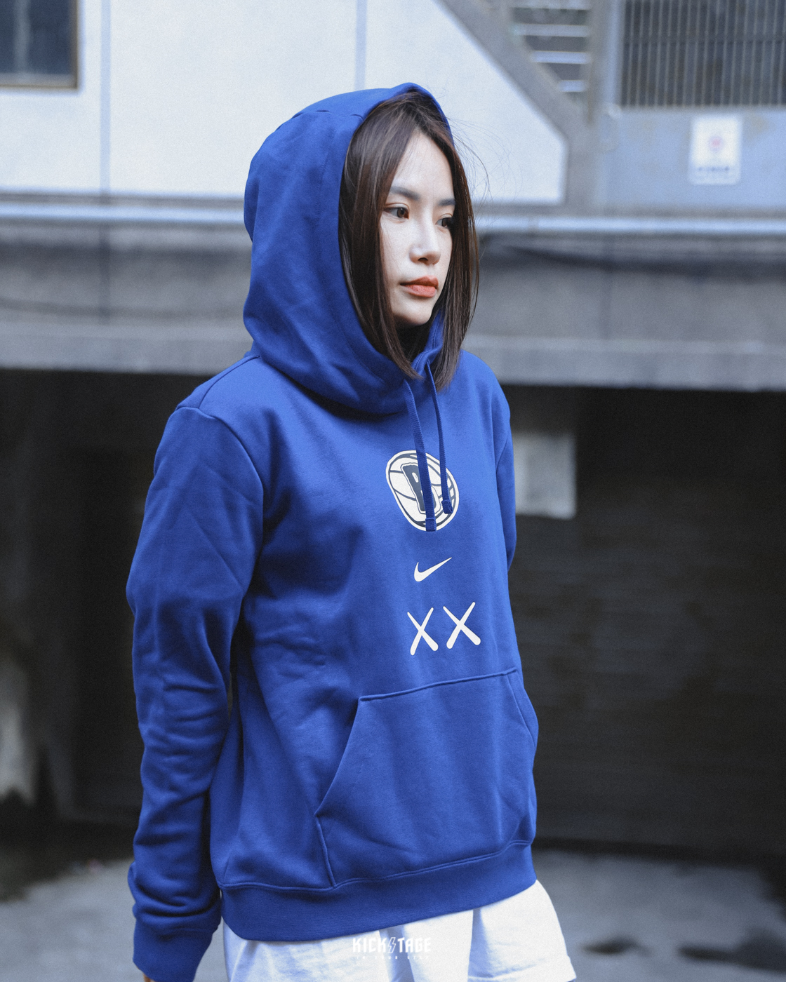 **特價商品售出不退換**女款 NIKE X KAWS X Brooklyn Nets City Edition XX 藍色 長袖 連帽【FB4916-495】NIKEKAWS