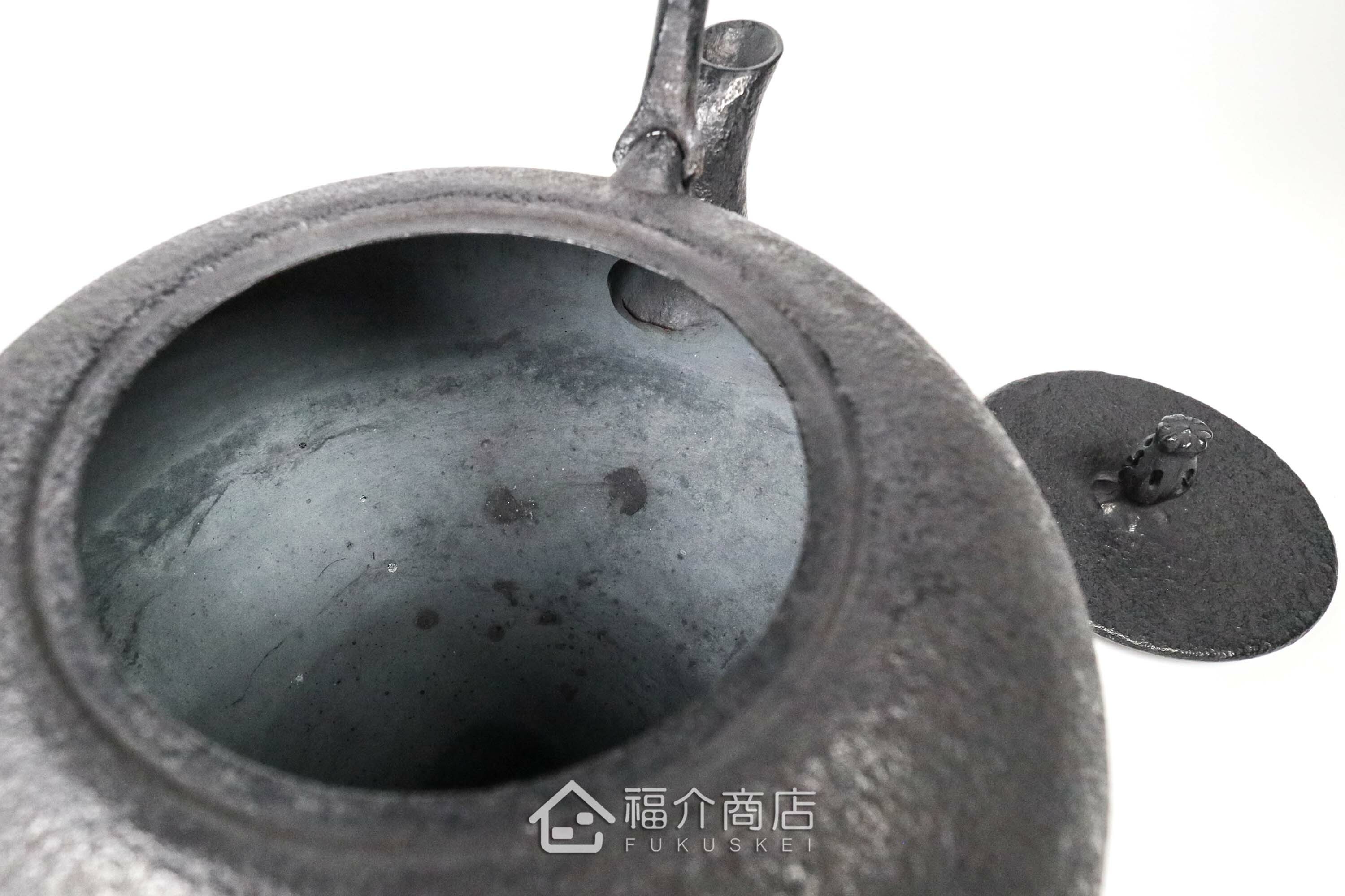 薰山工房所製作煮水泡茶用的鐵壺