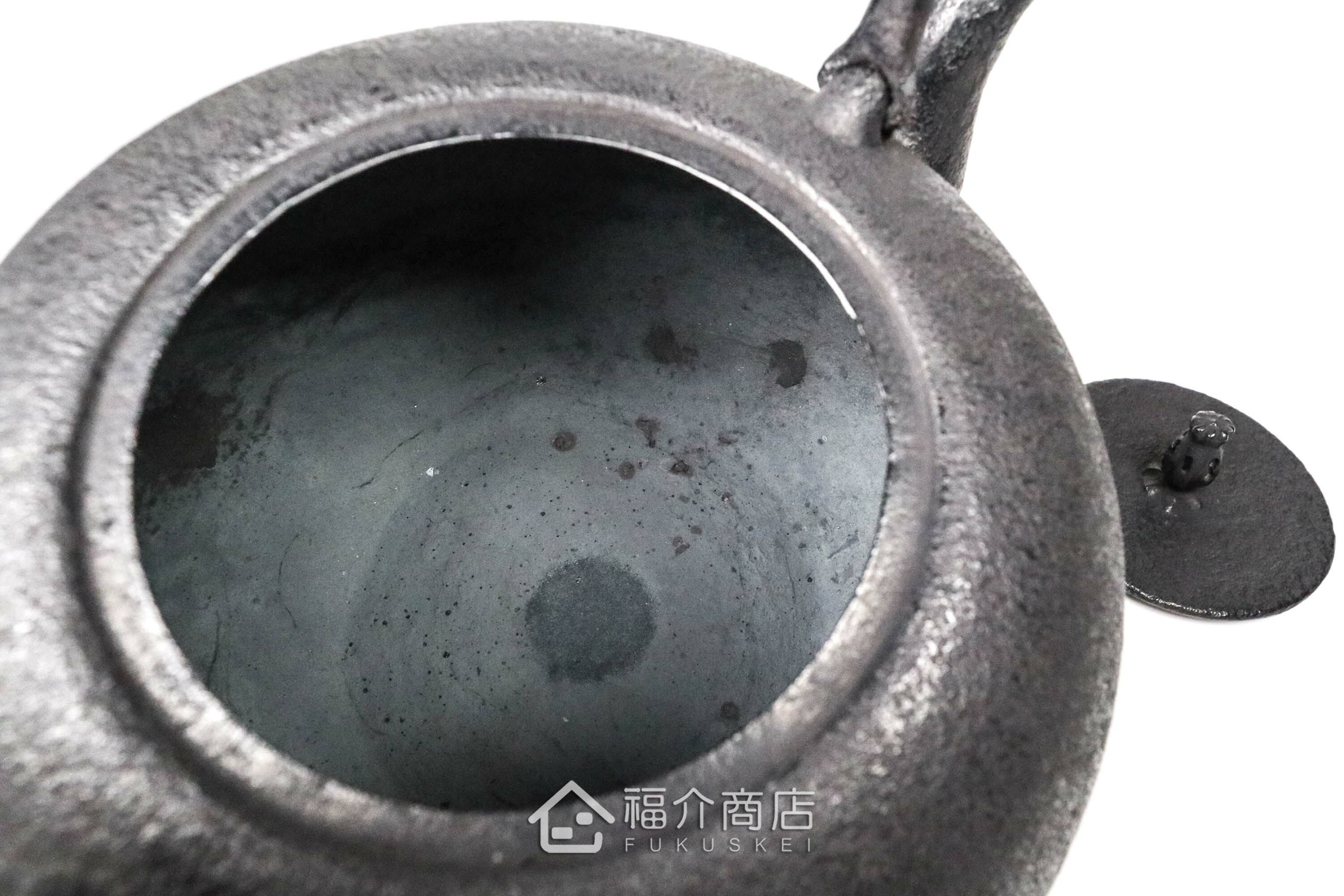 薰山工房所製作煮水泡茶用的鐵壺