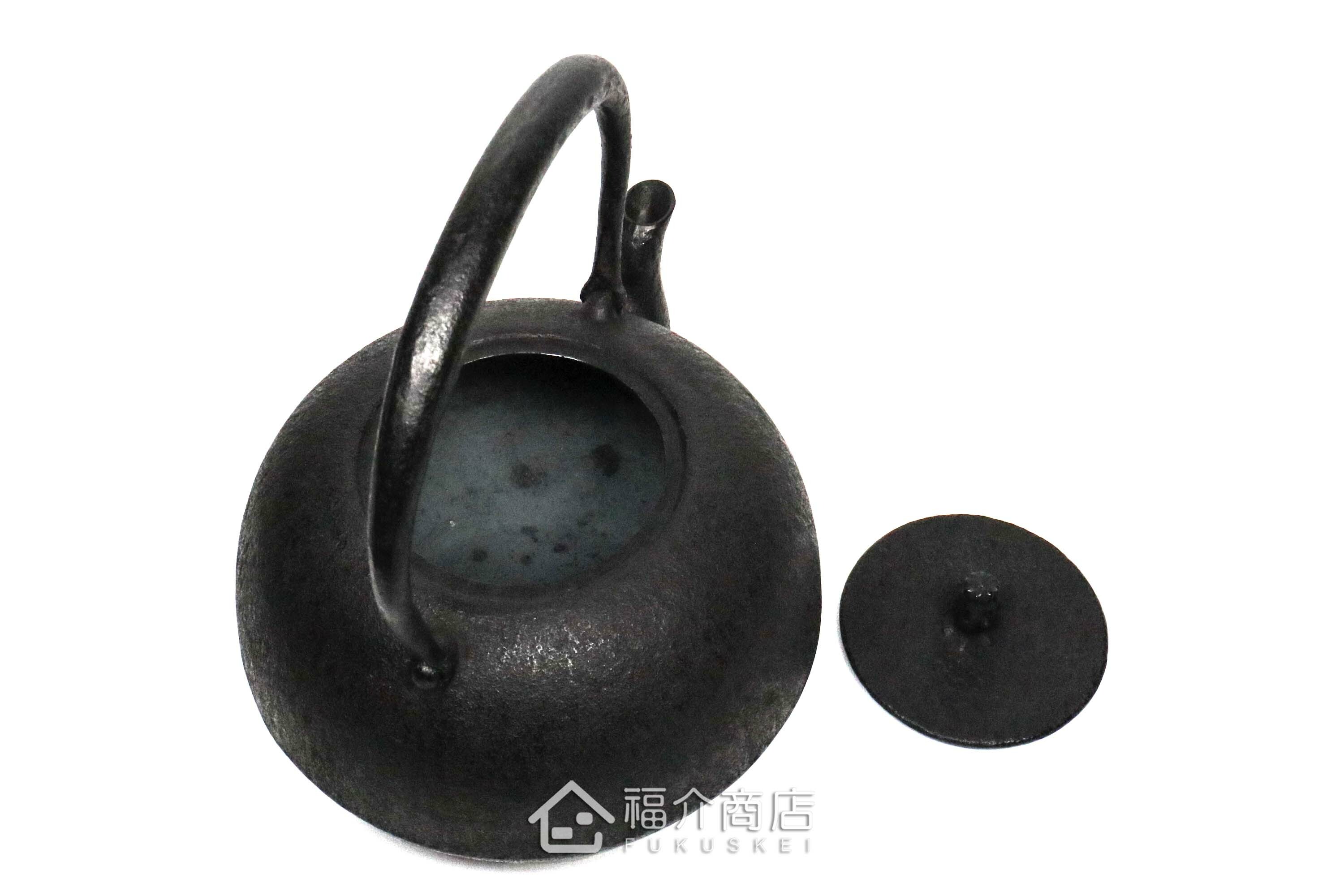 薰山工房所製作煮水泡茶用的鐵壺